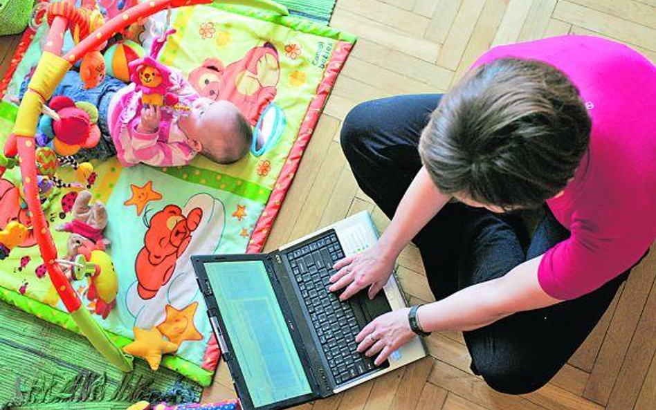 Łączenie pracy i macierzyństwa będzie w najbliższych latach trudniejsze. Firmy pozbywają się pracown
