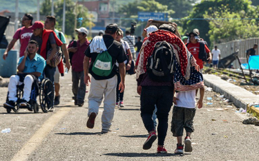 Grupa migrantów kontynuuje marsz. 5 tys. osób idzie do USA