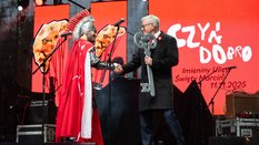 Prezydent Poznania Jacek Jaśkowiak przekazuje klucz do miasta Świętemu Marcinowi, 11 listopada, gdy 