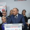 Schetyna: Polki i Polacy, Kaczyński idzie po wasze pieniądze