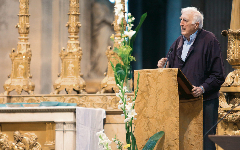 Gdy Jean Vanier zmarł w 2019 r., papież Franciszek wspominał go jako „świętego z sąsiedztwa”. Ofiary