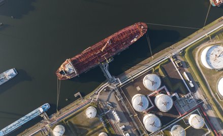 Dane dotyczące zapasów ropy naftowej i paliw płynnych są w Polsce gromadzone centralnie w ramach sys