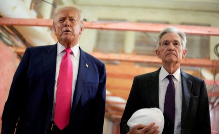 Donald Trump i przewodniczący Fed Jerome Powell podczas zwiedzania budynku Rady Rezerwy Federalnej, 