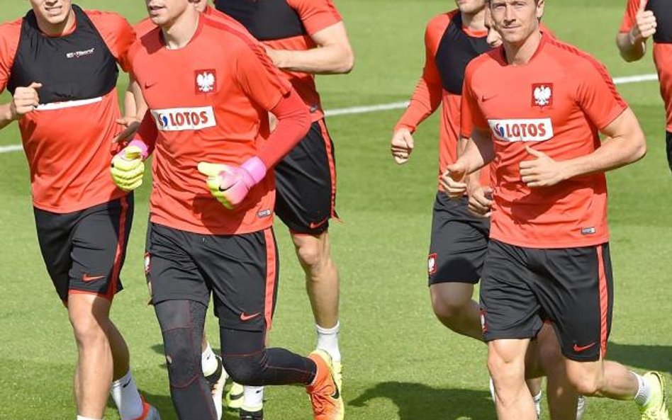 Trening Polaków w La Baule. Od lewej: Bartosz Kapustka, Wojciech Szczęsny, Tomasz Jodłowiec i Robert