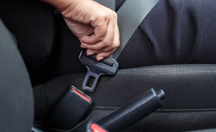 Autor petycji postuluje zniesienie zwolnienia kobiet w ciąży z obowiązku z używania pasów bezpieczeń