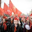 Młodzi działacze partii komunistycznej na placu Czerwonym obchodzą 152. urodziny Włodzimierza Lenina