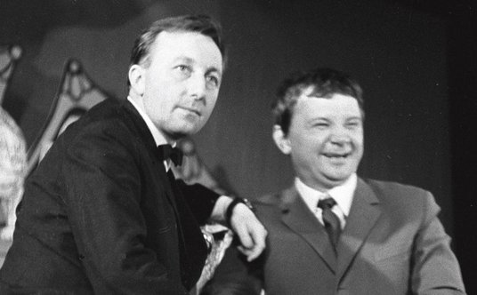 Z Bogumiłem Kobielą w programie „Poznajmy się, Kobielo-podobni”, reż. Jerzy Gruza, TVP, marzec 1964 