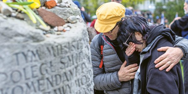Żonkil stał się wrogi. Gest prezydenta Nawrockiego to oko puszczone do wyborców