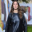 Alana Hadid pokazała, że modelką można zostać nawet zbliżając się do czterdziestki.