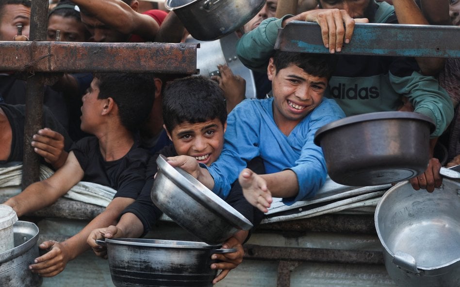 Z głodu w Strefie Gazy od października 2023 roku miało umrzeć 100 dzieci - podaje Hamas