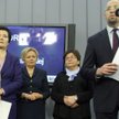 Hanna Gronkiewicz-Waltz powtórzyła, że nie zamierza stawić się przed komisją weryfikacyjną. Z prawej
