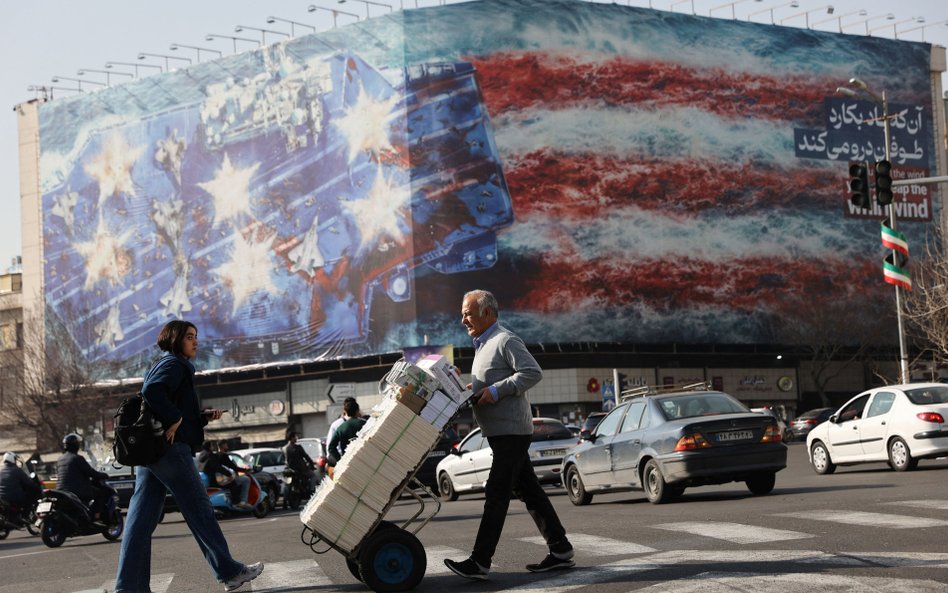 Antyamerykański banner na jednym z budynków w Teheranie