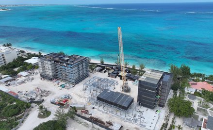 Kompleks obiektów hotelowych Molo Hotel na wyspach Turks & Caicos w trakcie budowy, styczeń 2026 r.