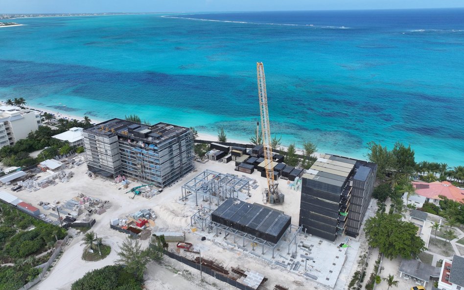 Kompleks obiektów hotelowych Molo Hotel na wyspach Turks & Caicos w trakcie budowy, styczeń 2026 r.