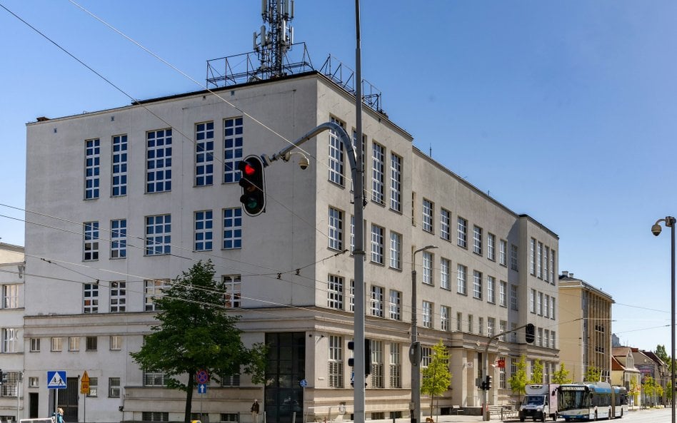 Poczta główna w Gdyni – budynek projektu Juliana Putermana-Sadłowskiego, zniszczony w czasie II wojn