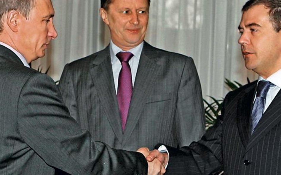 Władimir Putin chciałby być moderatorem między klanem „siłowików”, z którym związany jest minister o