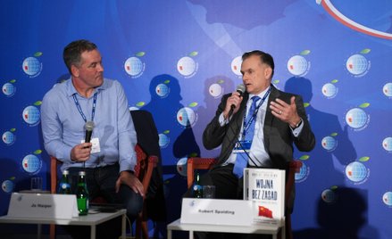 Reflesjami nt. geopolityki dzielił się m.in. Robert Spalding (z prawej)