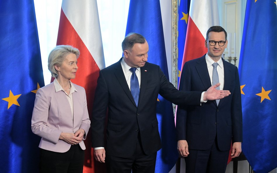 Przewodnicząca Komisji Europejskiej Ursula von der Leyen, prezydent RP Andrzej Duda i premier RP Mat