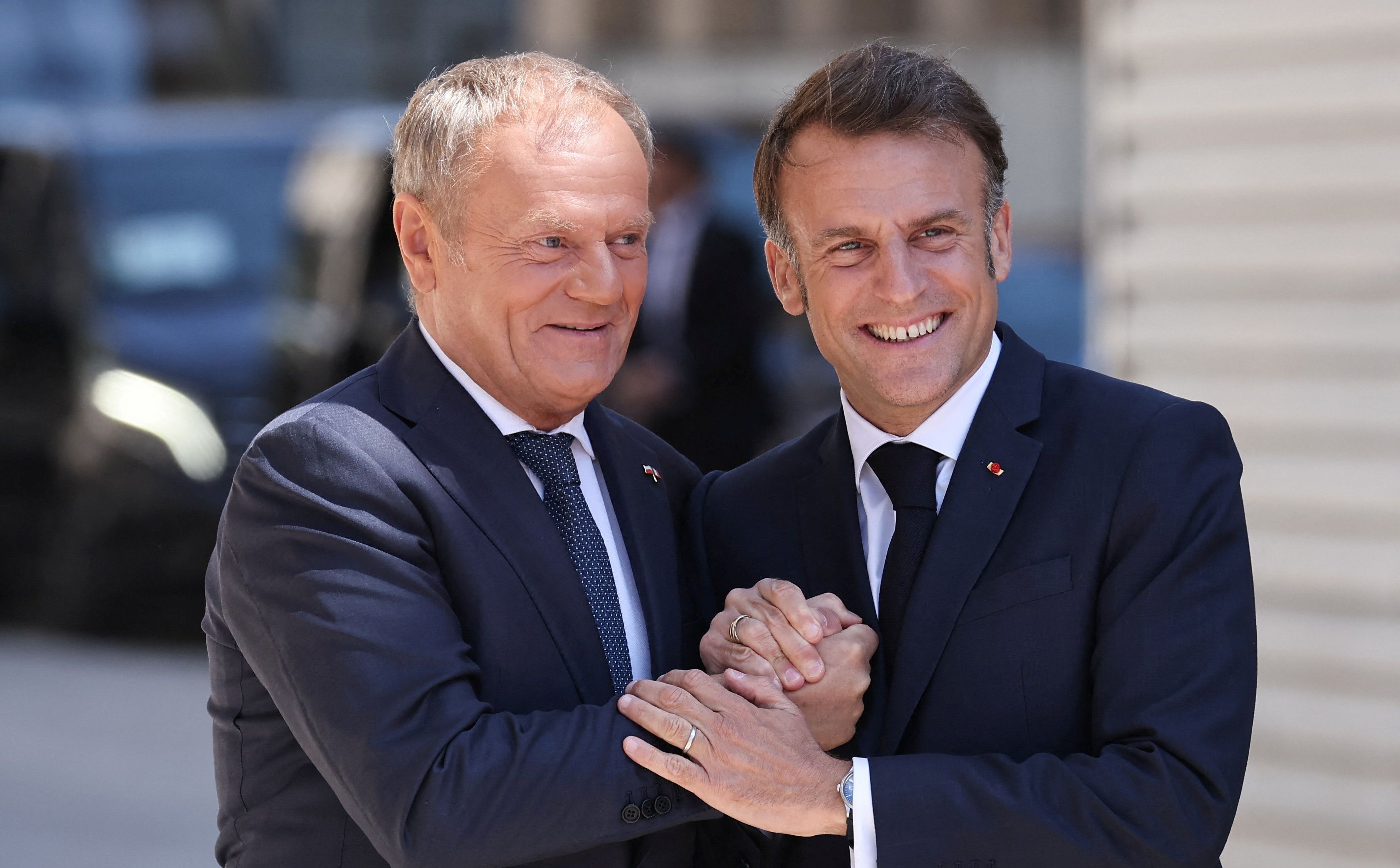 Emmanuel Macron i Donald Tusk w Nancy podpisują traktat. To nie jest alternatywa dla NATO