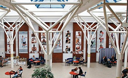 Na warszawskiej uczelni studiuje dziś łącznie 8 tys. osób