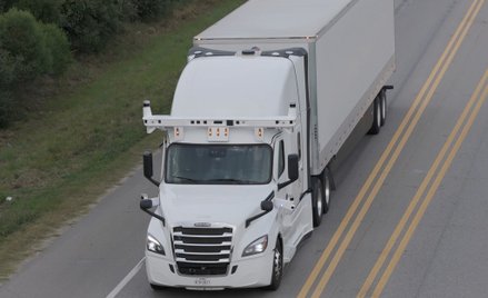 Amerykanie rozpoczęli komercyjną eksploatację autonomicznych ciężarówek
