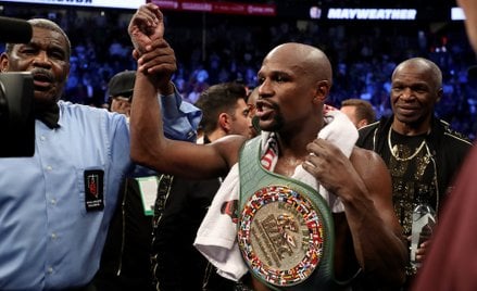 Mayweather pokonał McGregora w 10. rundzie
