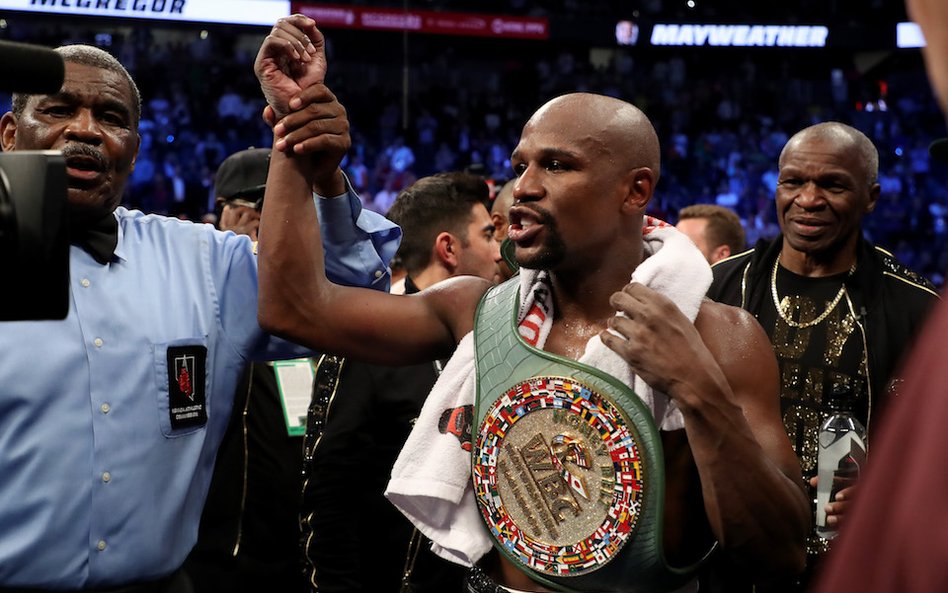 Mayweather pokonał McGregora w 10. rundzie