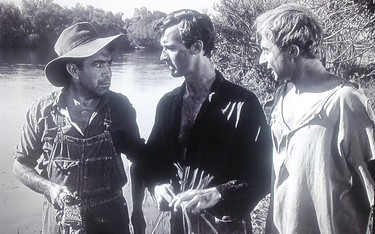 Norman Lloyd (pierwszy z prawej), w filmie "Południowiec" w 1945