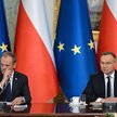 Prezydent Andrzej Duda i premier Donald Tusk na posiedzeniu Rady Gabinetowej