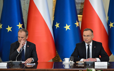 Prezydent Andrzej Duda i premier Donald Tusk na posiedzeniu Rady Gabinetowej