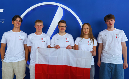 Reprezentacja Polski - Miedzynarodowa Olimpiada Ekonomiczna - XTB - od lewej Antoni Pokora, Jakub Za