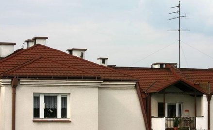 Sąsiedzi nie chcą naprawy dachu