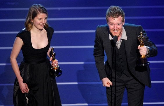 Glen Hansard i Marketa Irglova z Oskarami za "Falling Slowly"