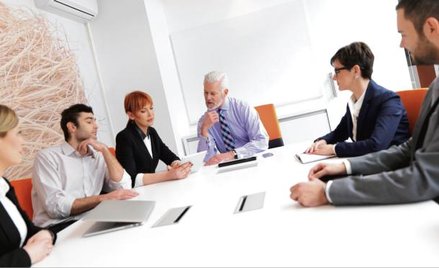 W otrzymaniu środków z funduszy unijnych mają pomagać przedsiębiorcom m.in. pracownicy wojewódzkich 