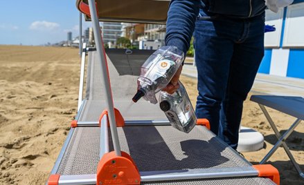 Hiszpania: Plaże bez pryszniców, za to z ekranami między leżakami