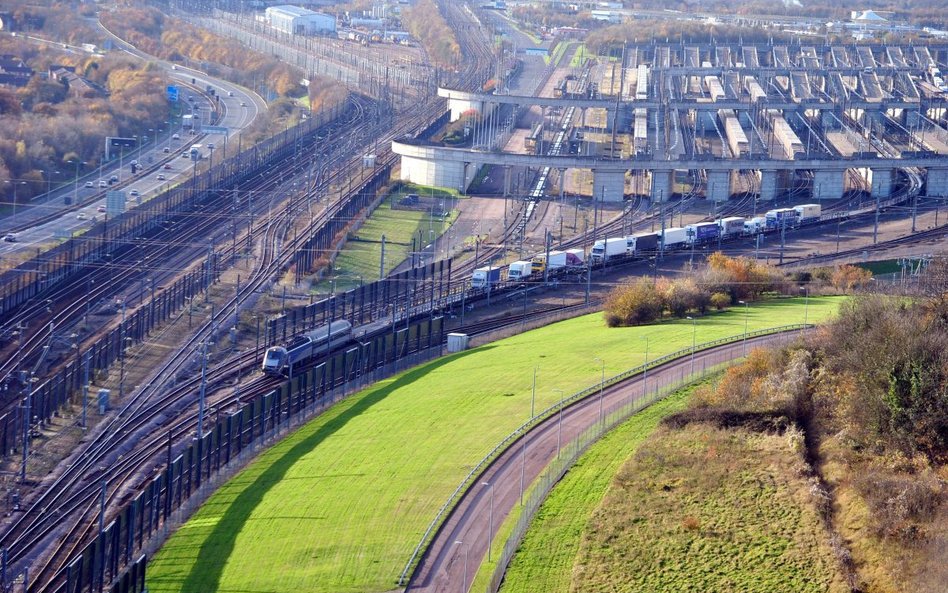 Wieczorem 22 grudnia ruszą pociągi z tirami z Folkestone do Francji