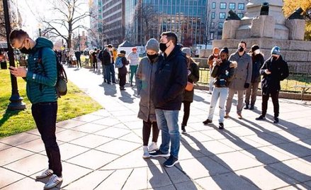 Kolejka do testów w stolicy USA Waszyngtonie