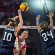 Polka Magdalena Stysiak oraz Jordan Larson i Chiaka Ogbogu z USA podczas meczu olimpijskiego turniej
