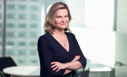 Golfistka i podróżniczka zarządzająca aktywami