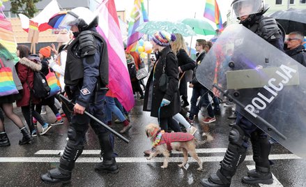 LGBTQ w policyjnym podręczniku jako patologia społeczna. Bodnar interweniuje