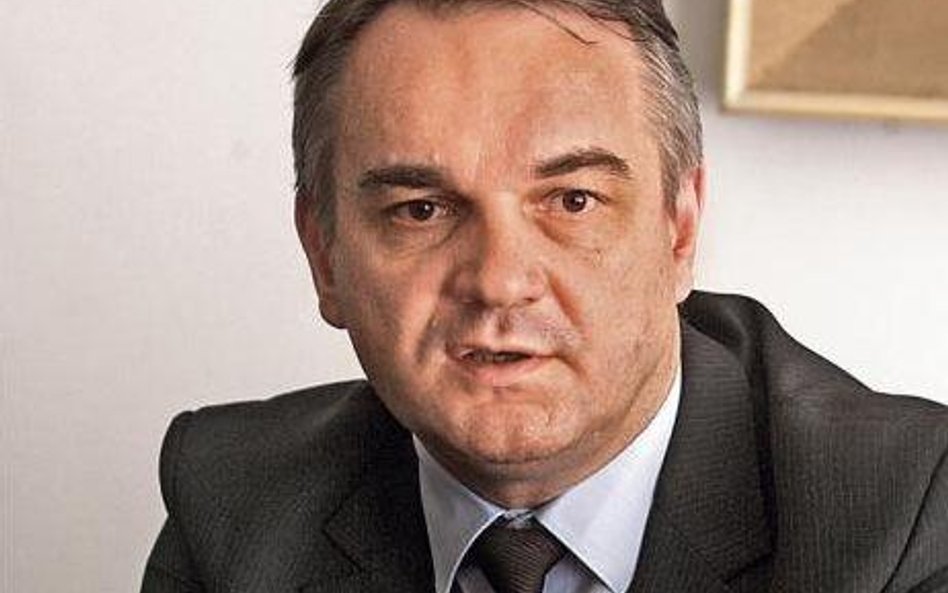 Waldemar Pawlak, wicepremier i minister gospodarki jest absolwentem Politechniki Warszawskiej. Od li