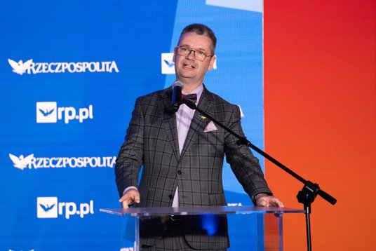 Prof. Piotr Wachowiak, rektor Szkoły Głównej Handlowej, która ufundowała dla pracowników firm nagrod
