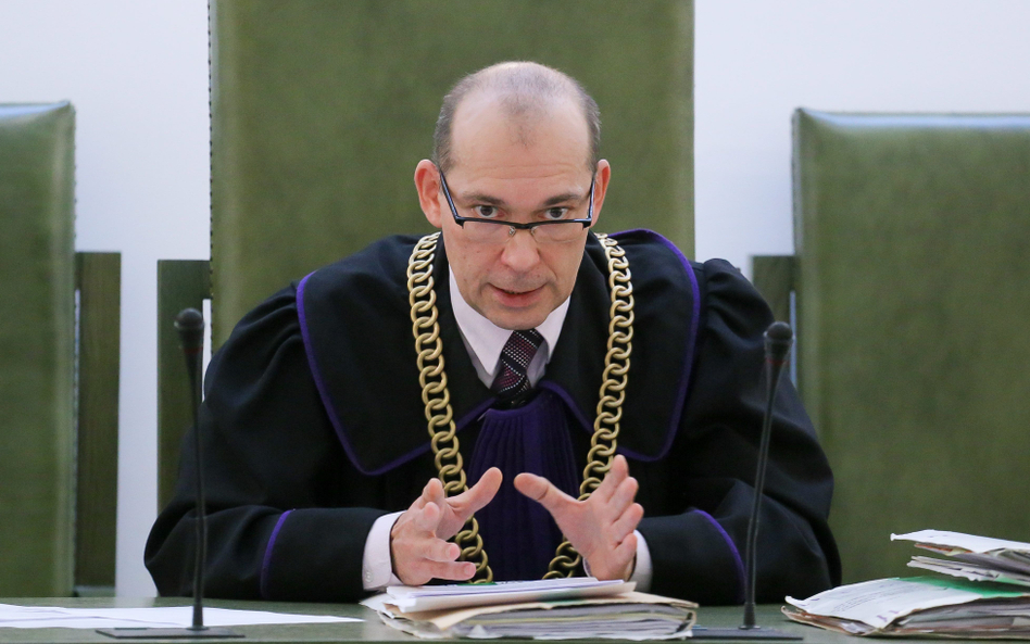 Sędzia Jacek Sadomski na sali rozpraw