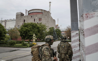 Rosyjscy żołnierze na terenie okupowanej Zaporoskiej Elektrowni Jądrowej w Enerhodarze
