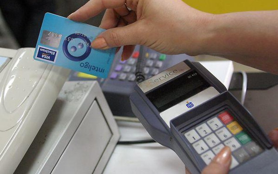 Inną kwotę autoryzyjesz, inna obciąża rachunek karty
