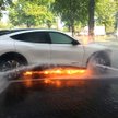 W Gdańsku na stacji paliw zapalił się elektryczny samochód