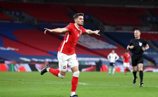 Jakub Moder cieszy się z gola na Wembley