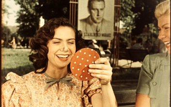 Aktorzy odgrywający role robotników, wypadają niezwykle wiarygodnie – zarówno Janek Szarliński , w k