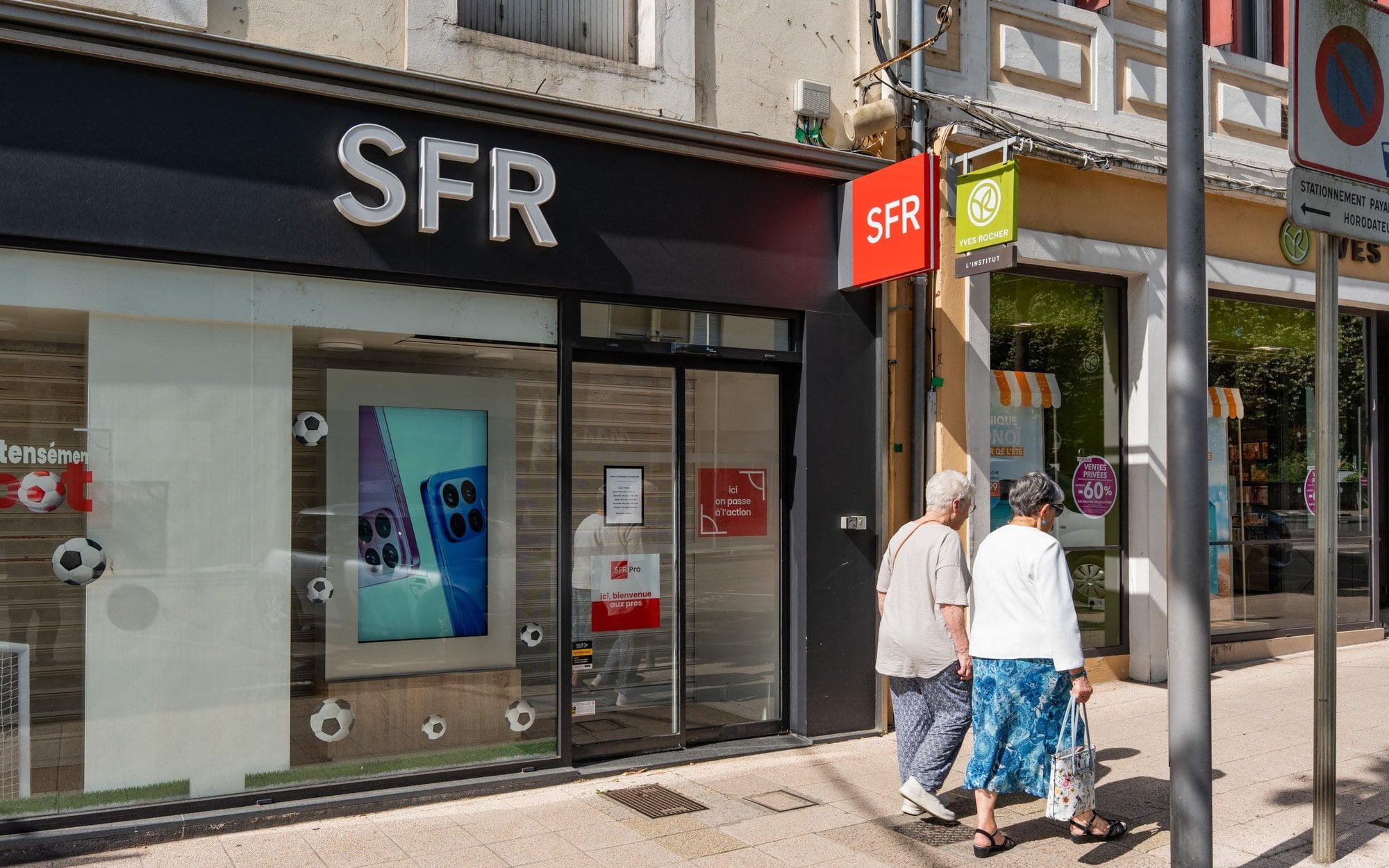 Trzy telekomy chcą kupić czwartego we Francji. Czas na decyzję regulatora
