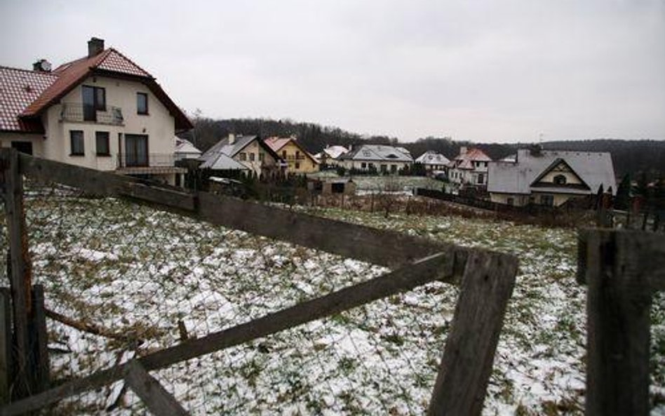 Czy można budować na podstawie pozwolenia wydanego przed podziałem działki?